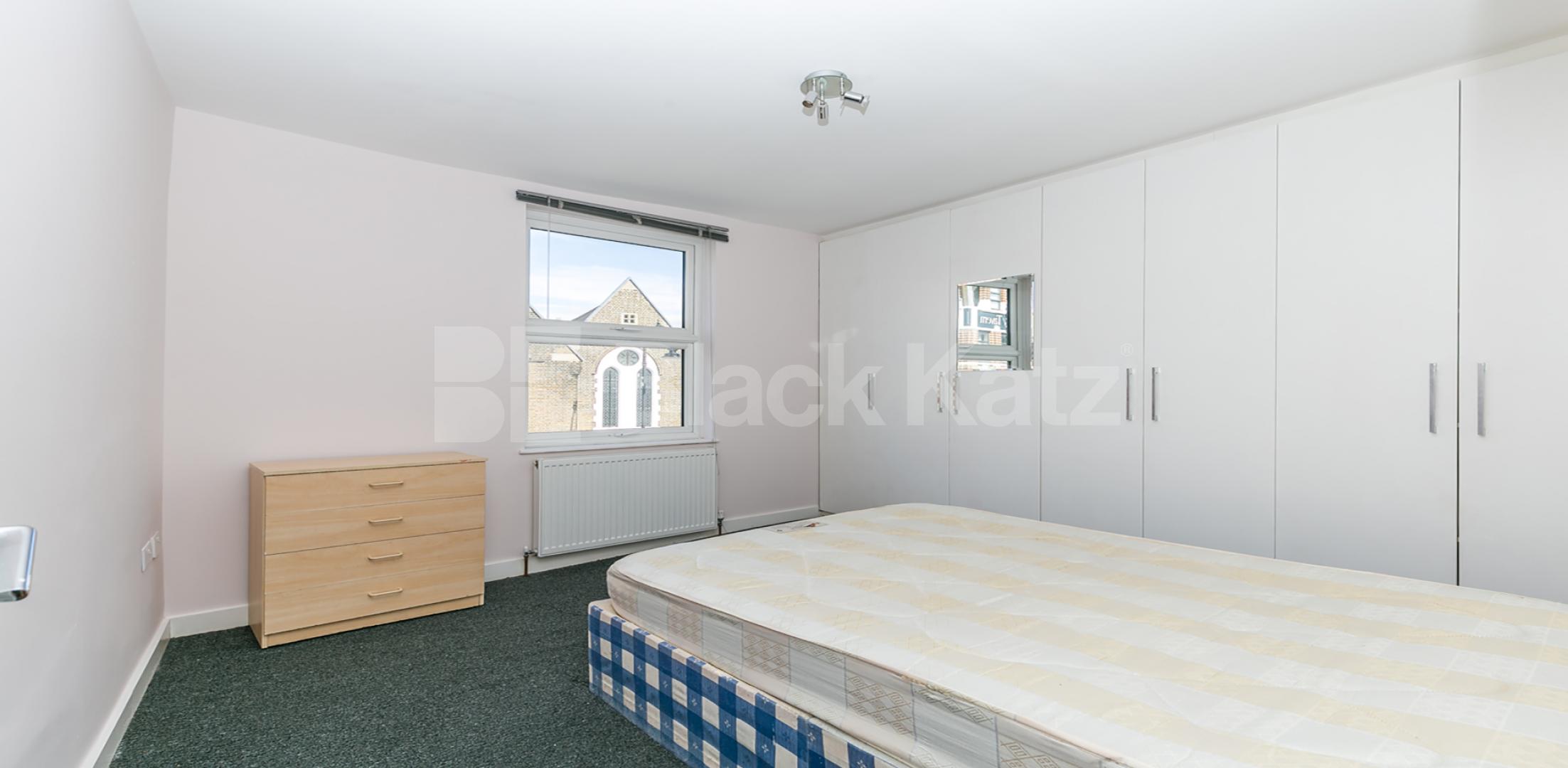 Open and Inviting 3 Bedroom, Furnished Flat in Kentish Town Road NW1